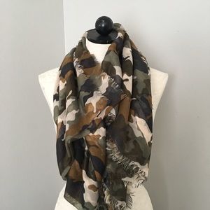 NWT CAMO SCARF